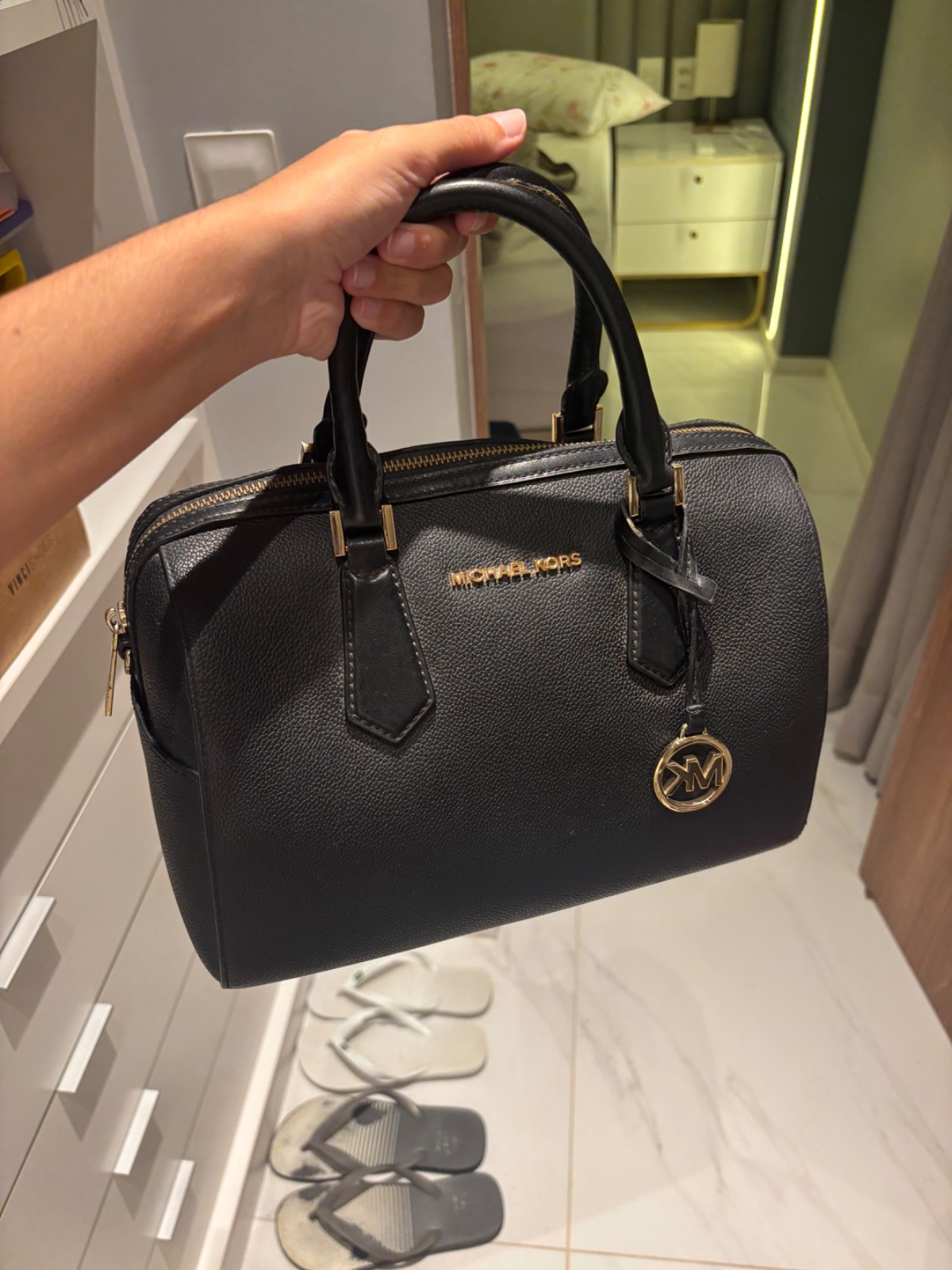 bolsa michael kors preta hayes grande em couro